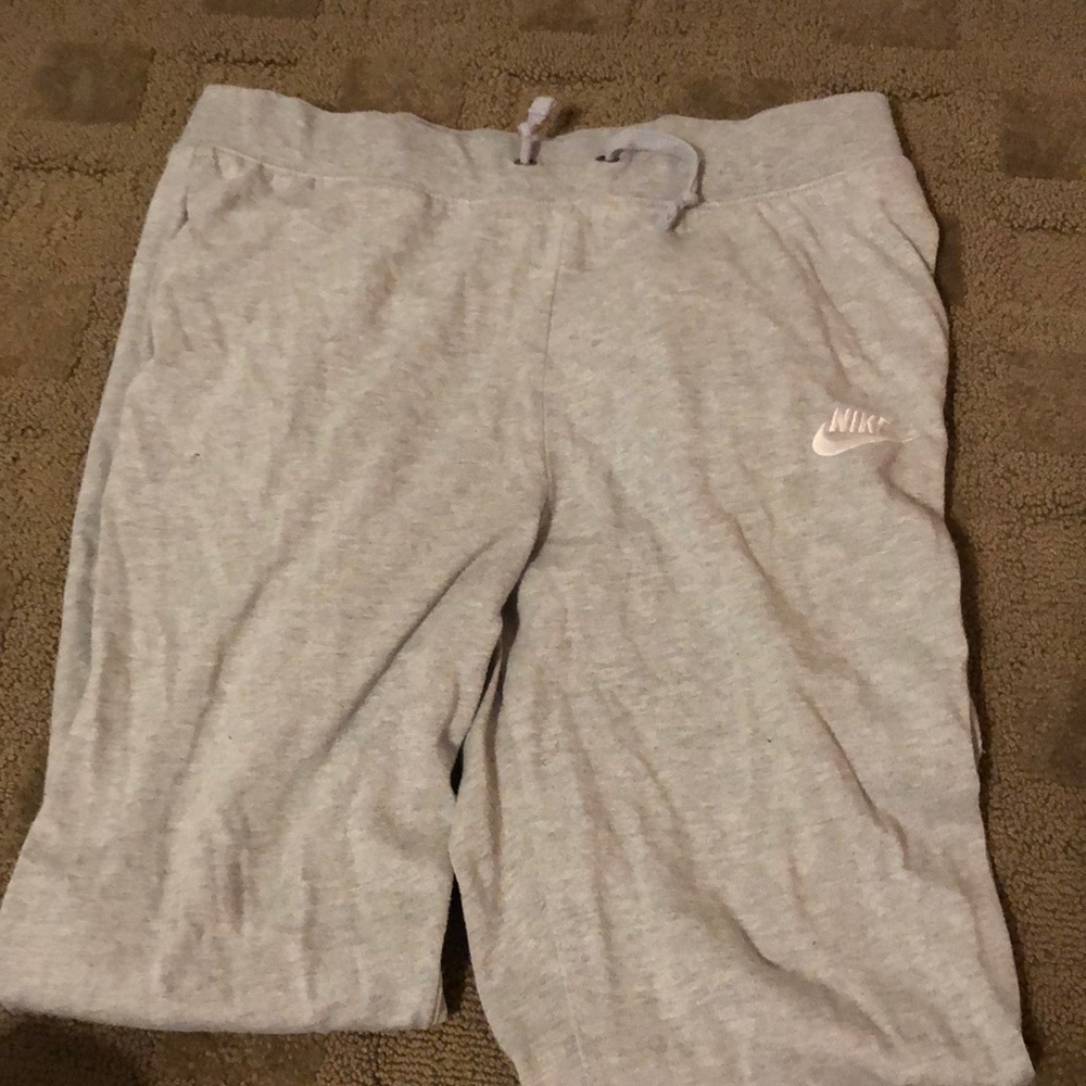 GREY NIKE SWEATPANTS